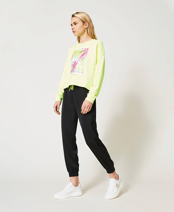 Брюки-джоггеры из технического атласа