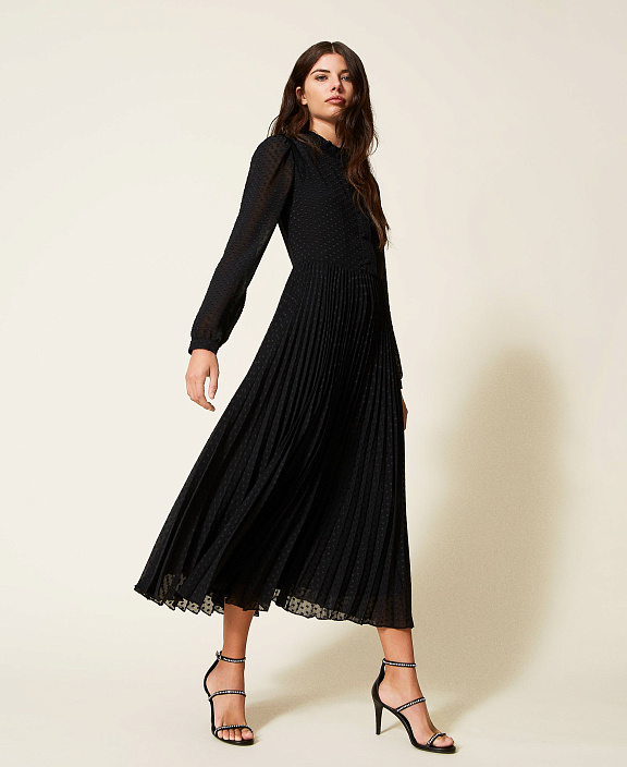 Длинное платье из филькупе в горошек