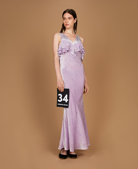 Длинное платье из полушелкового бархата