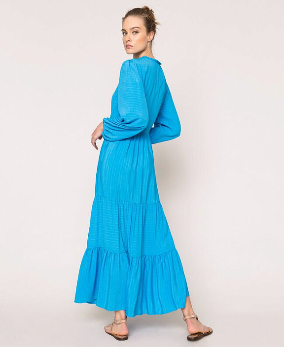 Длинное платье с оборками