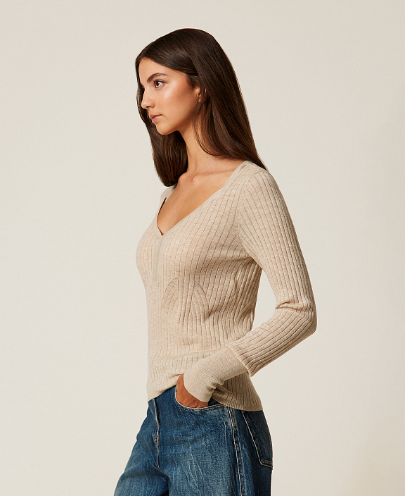 Джемпер в рубчик из тонкого трикотажа