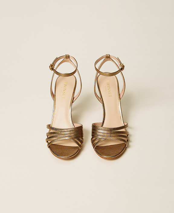 Босоножки из ламинированной кожи с принтом