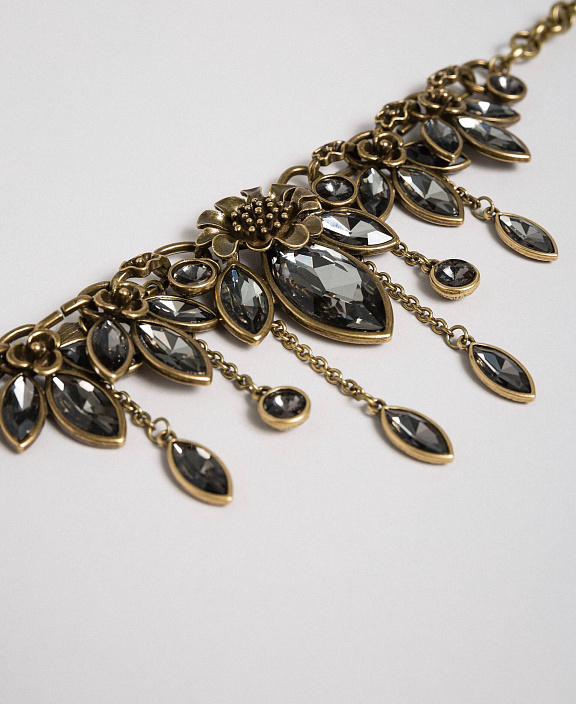 Ожерелье с камнями-капельками