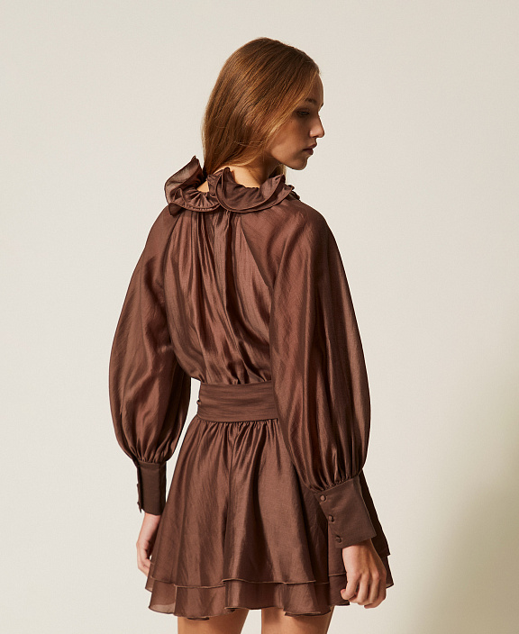 Короткое платье из вуали с воланом