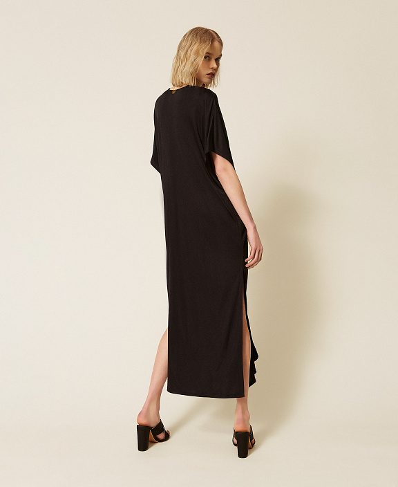 Платье из фактурного трикотажа с контрастной отделкой