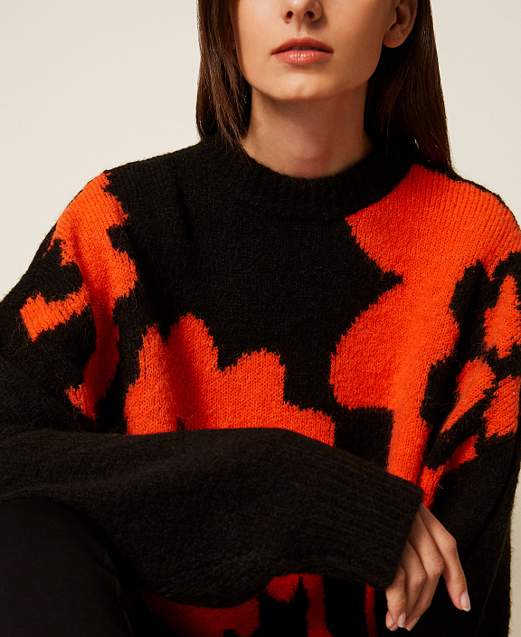 Джемпер с круглой горловиной и интарзийным узором