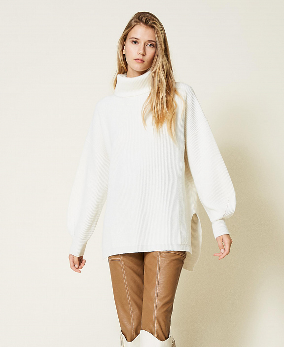 Трикотажный свитер из смесовой шерсти в рубчик