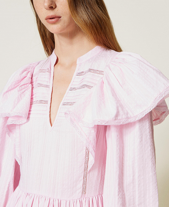 Платье из муслина с кружевом