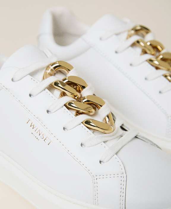 Кожаные сникеры с цепочкой