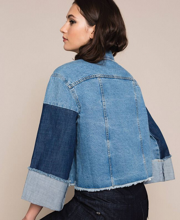 Джинсовая куртка с широкими рукавами