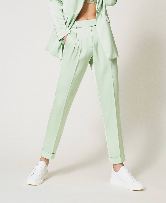 Брюки с защипами