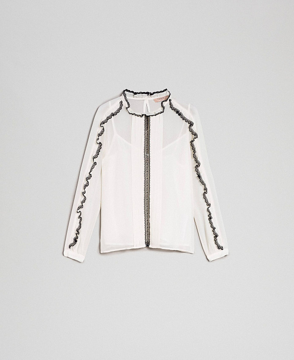 Жоржетовая блуза с мелким рюшем и кружевом