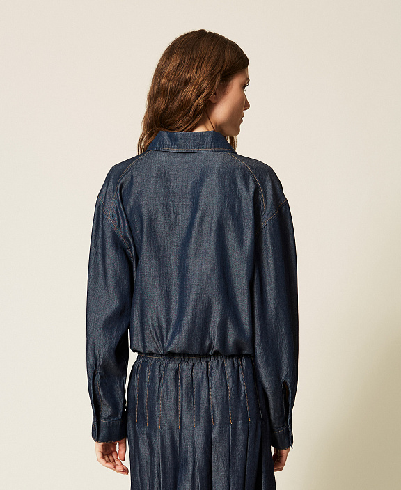 Джинсовая куртка на молнии