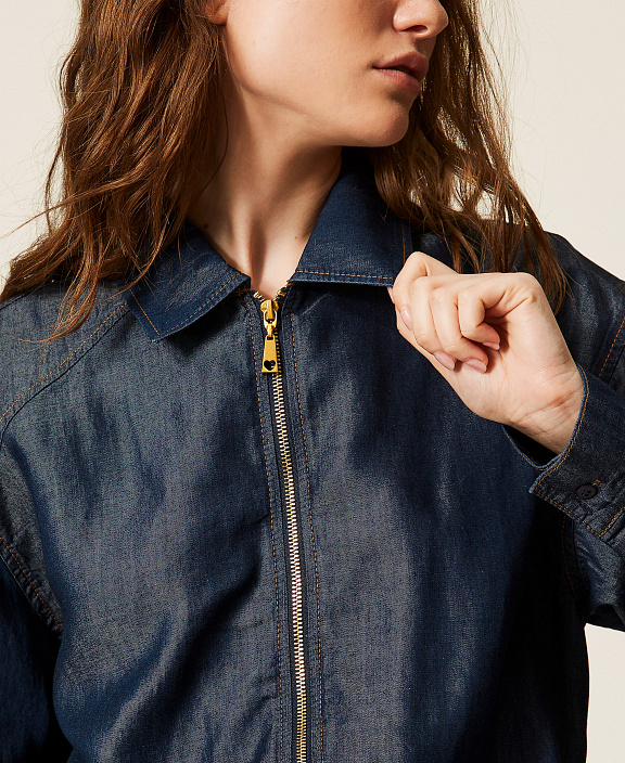 Джинсовая куртка на молнии