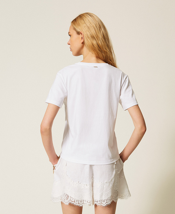 Футболка с эффектом «тромплей» и кружевом