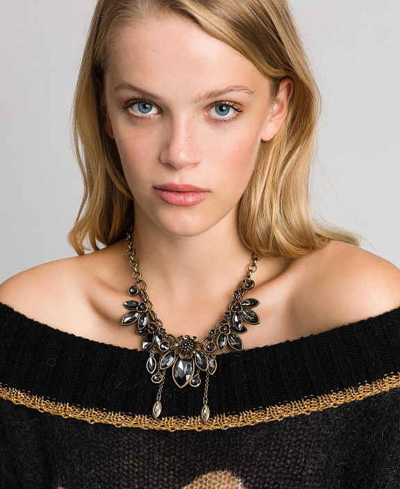 Ожерелье с камнями-капельками