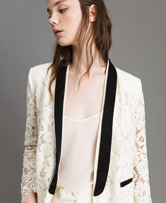 Жакет с контрастным лацканом