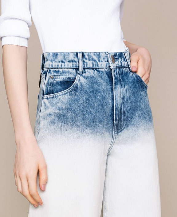 Широкие джинсы