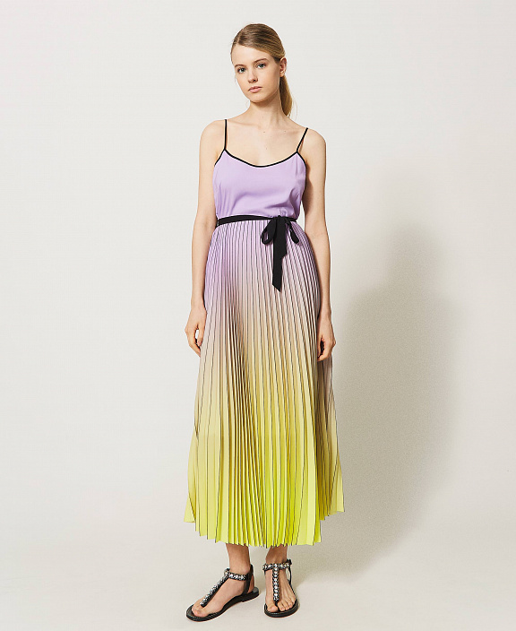 Плиссированное платье с принтом деграде