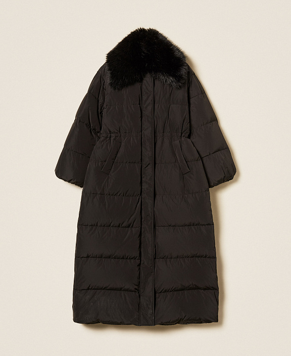 Длинный пуховик с меховым воротником
