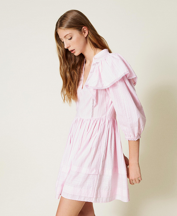 Платье из муслина с кружевом