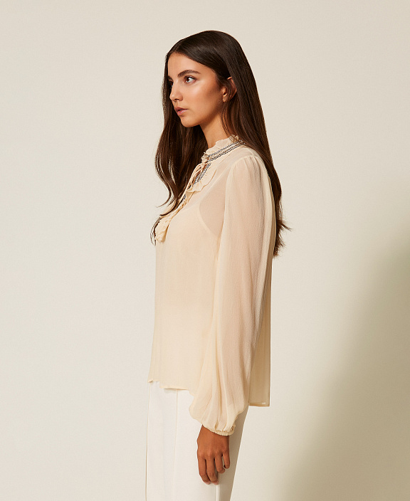 Блуза с пышными рукавами и стразами