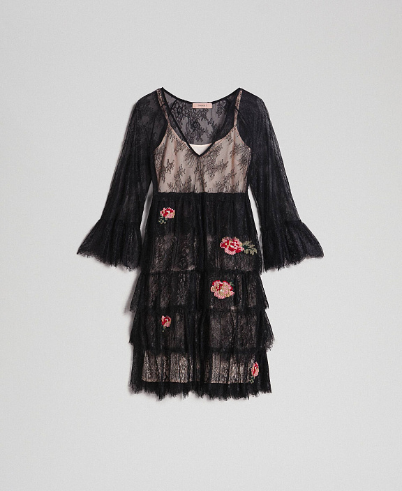 Платье из кружева Валансьен с цветочными вышивками