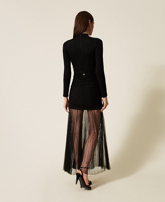 Длинное платье из трикотажа и тюля