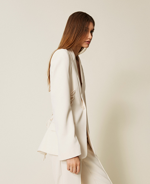 Блейзер из креп-кади со шнуровкой по бокам