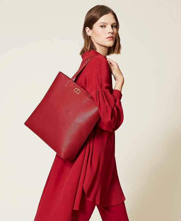 Сумка-тоут с заклепками