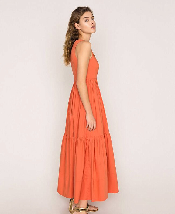 Платье с вышивкой