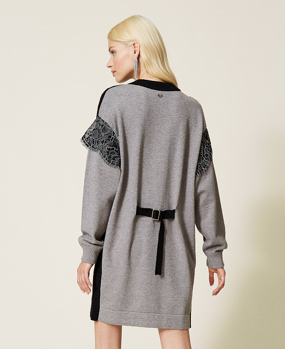 Трикотажное платье с кружевом