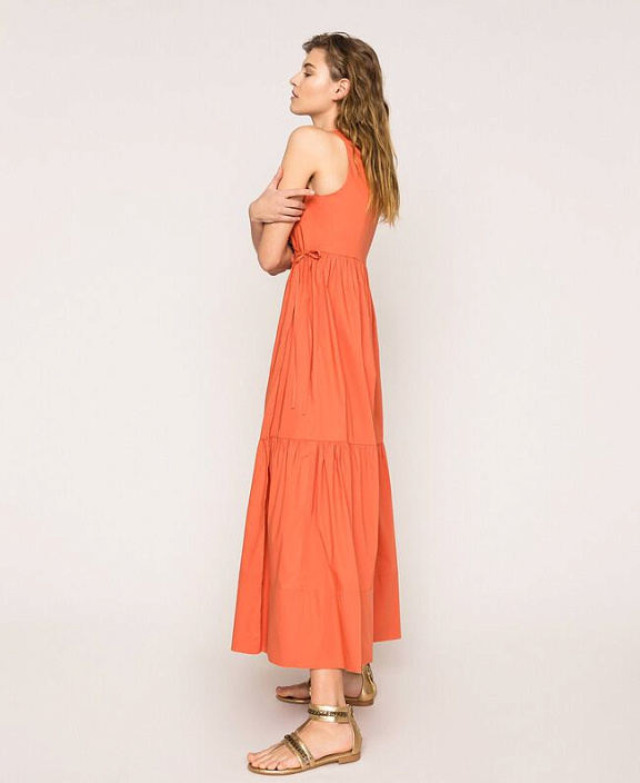 Платье с вышивкой