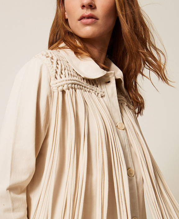 Жакет из саржевого полотна с бахромой