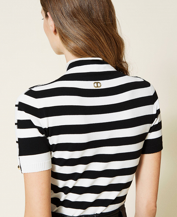 Трикотажный кардиган с воротником-стойкой и сочетанием жаккардовых полосок