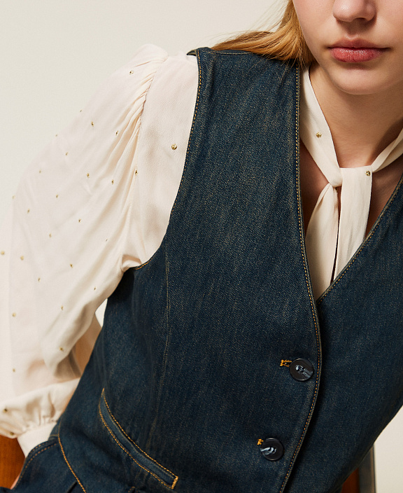 Джинсовый жилет квадратного кроя