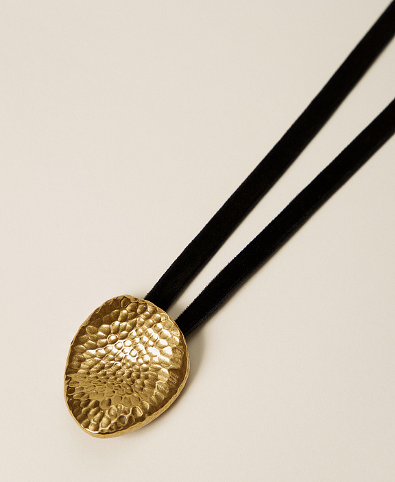 Ожерелье-чокер с подвеской