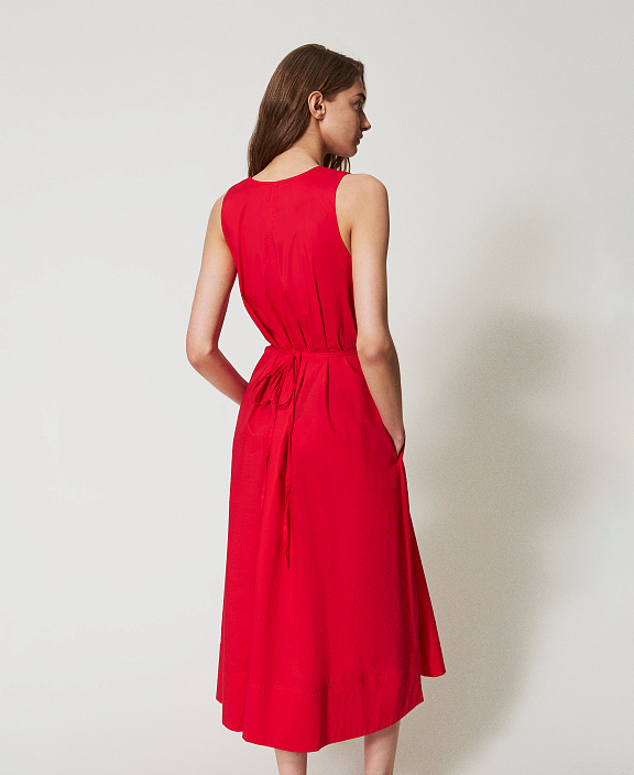 Длинное платье из поплина без рукавов