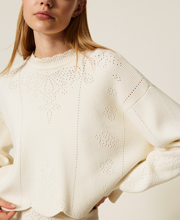 Укороченный джемпер с фестонами