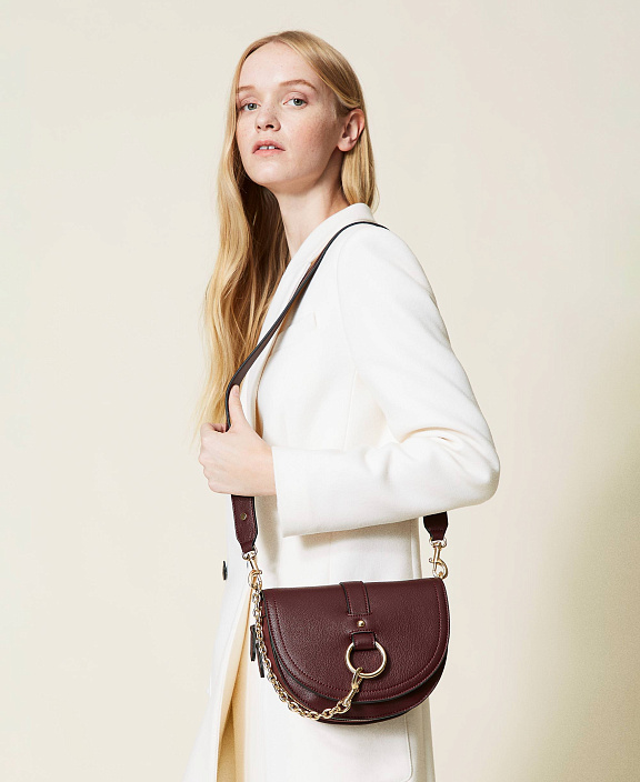 Полукруглая сумка с цепочкой