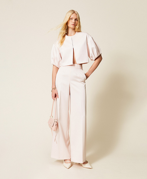 Укороченный жакет из атласа-дюшес