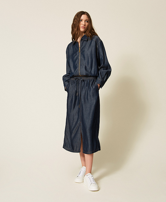 Джинсовая куртка на молнии