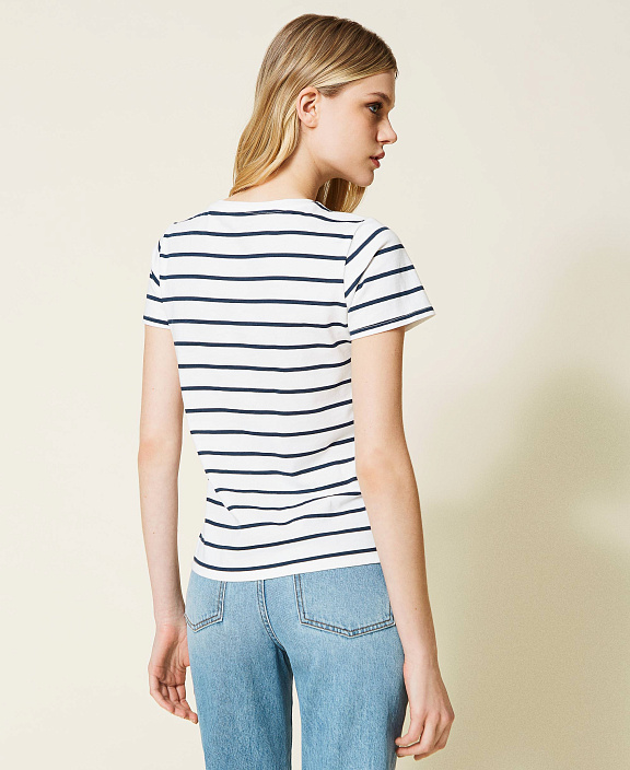 Полосатая футболка