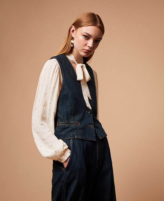 Джинсовый жилет квадратного кроя