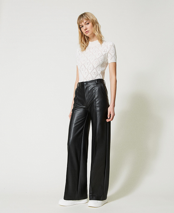 Расклешенные брюки из экокожи