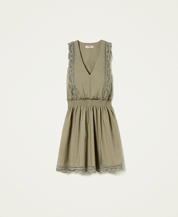 Платье с отделкой из кружева