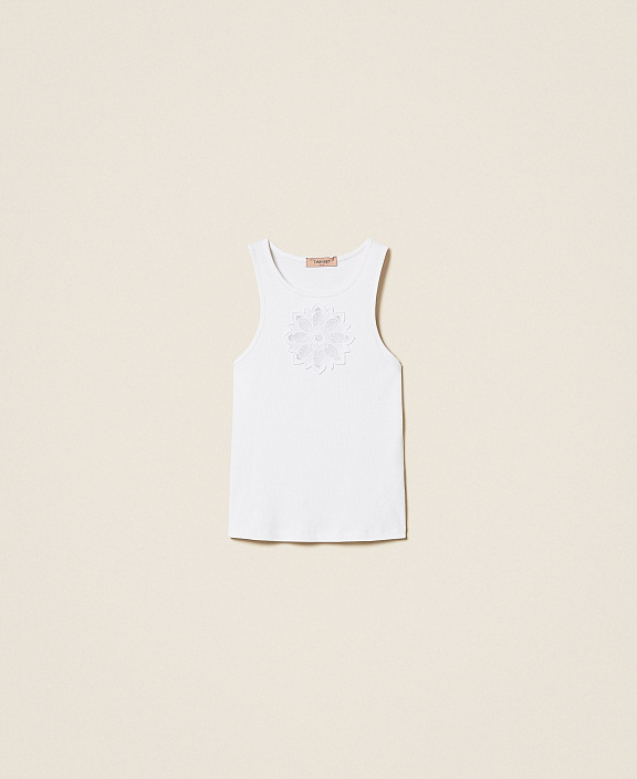 Майка с цветочной вышивкой