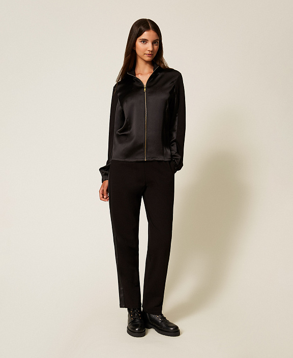 Комплект из трикотажа, прямые брюки и бомбер с атласными вставками