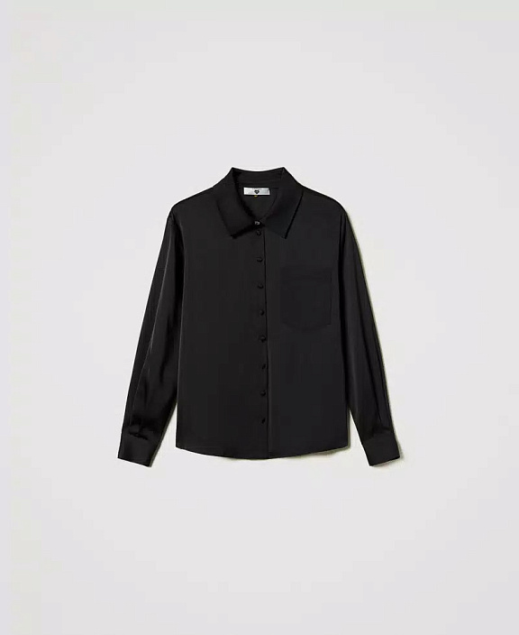Атласная рубашка с пуговицей-украшением