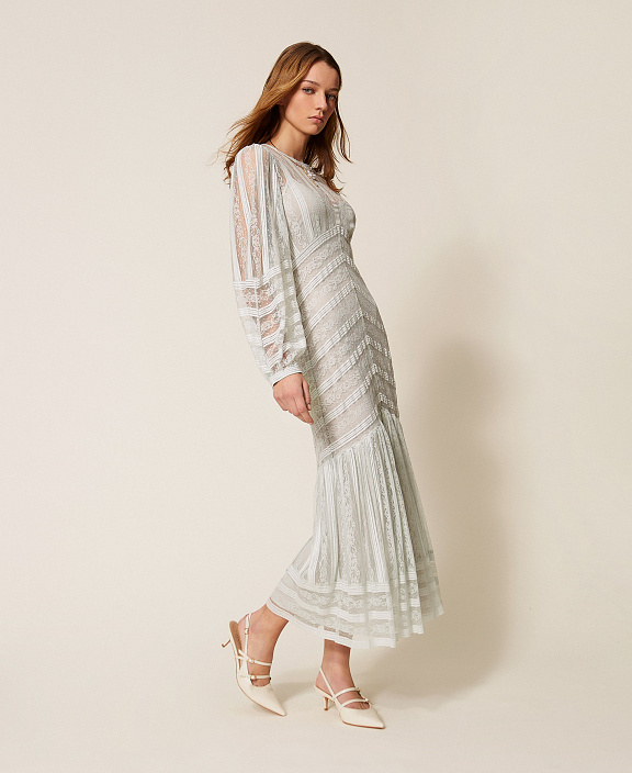 Длинное кружевное платье в полоску